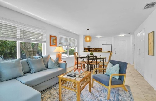 Mission Bay Apartment | 360B - Boca Retreat w/Pool, Parking, Near Evert Tennis & Shops