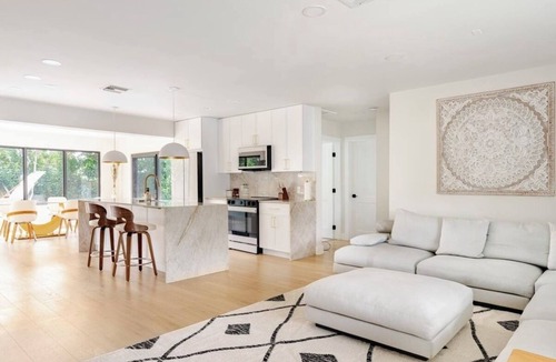 Deerfield Beach House | 3b2bprivate house with pool and hot tub 1 mile from the ocean in the cove