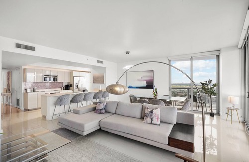 Hallandale Beach Condo | ★ 3BDR/3BA LUXURY APARTMENT WITH OCEAN VIEW - 25 min to FIFA!