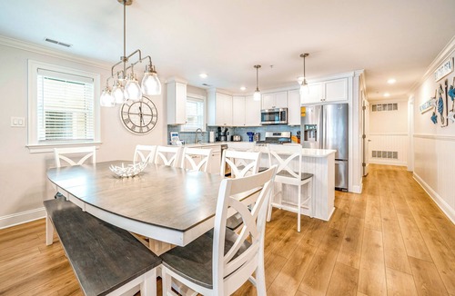 North End Condo | 3BR/2BA Condo- 1.5 Blocks to Ocean City Beach, Boardwalk & Shopping!