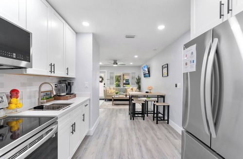 Central Fort Lauderdale House | 3BR 2BA Middle River Palm House in Fort Lauderdale
