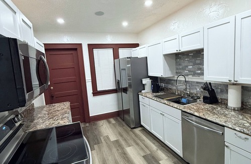 Downtown Rochester Apartment | 3BR Apartment in South Wedge Minutes from Downtown & Local Hotspots!