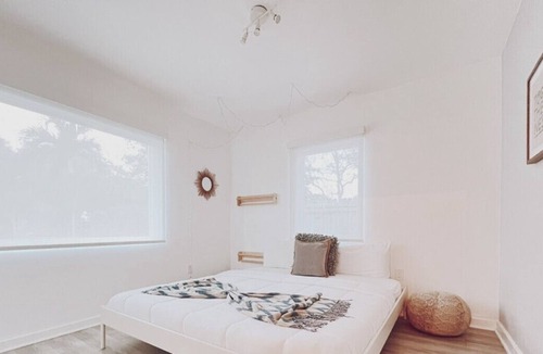 North Miami House | 3BR Beach House w/ Large Backyard+Patio&2 king bed