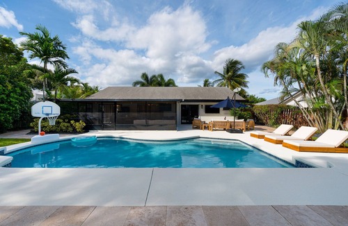 Lake Ida Shores House | 3BR Delray Retreat Pool + Hoops Near Beach
