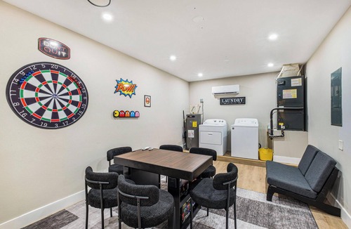 Central Fort Lauderdale Apartment | 3BR Ft Lauderdale Townhome + Game Room + Parking