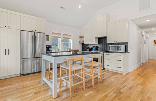Colington House | 3BR Home near Bay Dr + Decks + Bikes + Kayaks + + Beach Gear + Close to Beach
