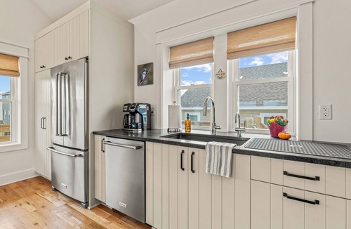 Colington House | 3BR Home near Bay Dr + Decks + Bikes + Kayaks + + Beach Gear + Close to Beach