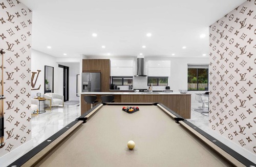 Croissant Park House | 3BR Luxe Duplex with Pool, BBQ & Games Near Downtown
