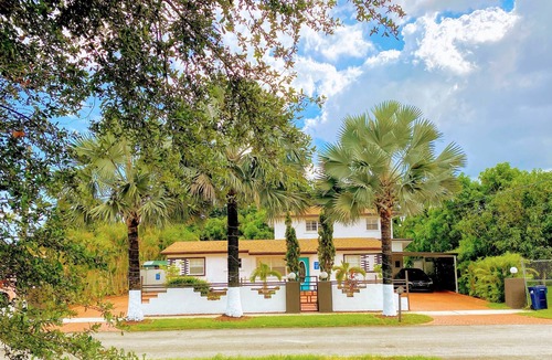 Richmond Heights House | 3BR Luxury Short-Term Vacation Rental.
