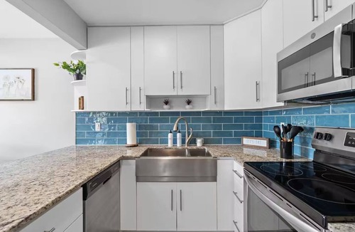 East Boca Raton House | 3BR Near FAU - 1 Mile to Beach - Outdoor Games - Coffee Bar - Pet Friendly