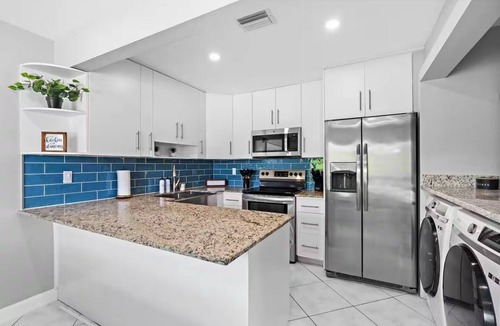 East Boca Raton House | 3BR Near FAU - 1 Mile to Beach - Outdoor Games - Coffee Bar - Pet Friendly