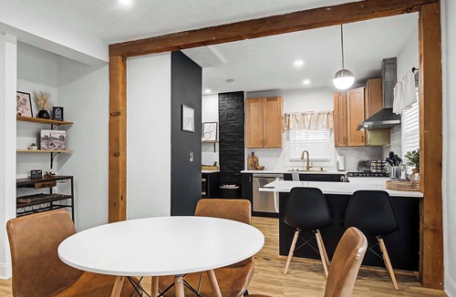 Ohio City House | 3BR Pet-Friendly Retreat Near DT + Hot Tub