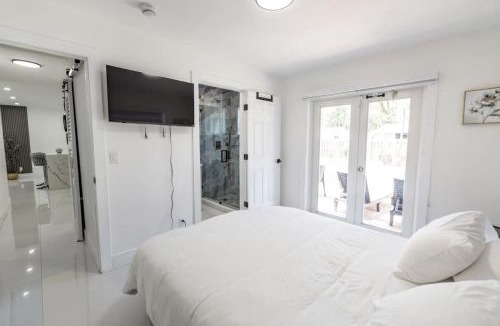 Wilton Manors House | 3BR Wilton Manor Cozy Home Just Minutes to The Drive and Beach