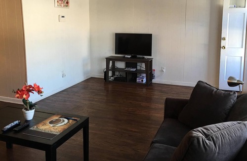Greenville Apartment | 3Brm +1 bathrm Home, Quiet, Close to New York City, Free parking