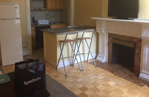 Albany House | 3R Cozy Furnished One-Bedroom apartment with Porch