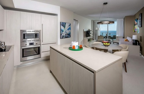 Hollywood South Central Beach Hotel | 4 1BR Oceanview King Suites at H Hollywood Resort, Walk to Hallandale Beach