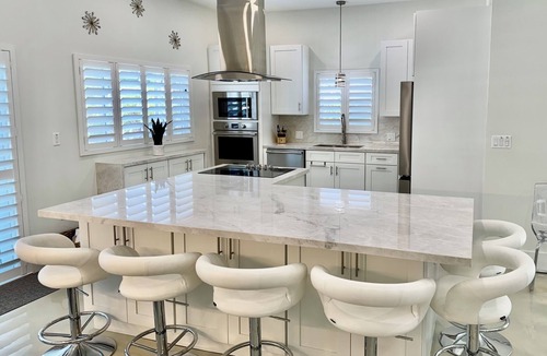 Dania Beach House | 4/3-Heated Pool-Dock-Ping Pong-Kayaks-Luxurious