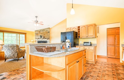 Livingston House | +4 acre lakefront retreat with private boat slip, wraparound porch, grill, & W/D