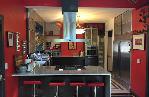 Troy House | 4 Bdrm Modern Victorian with Tree House and playground