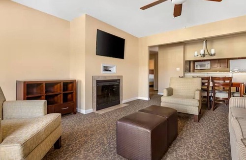 Berkeley Condo | 4 BDRM SLEEPS 16 GREAT LOCATION NEAR BUSCH GARDENS INDOOR OUTDOOR POOLS HOT TUBS