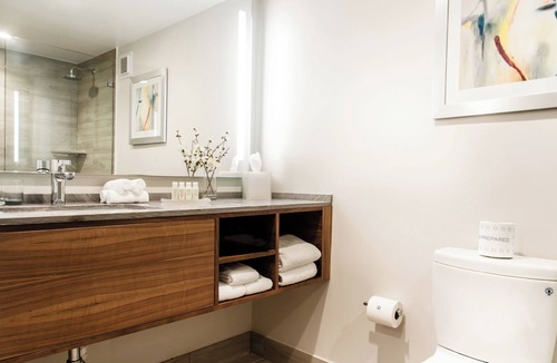 Central Beach Hotel | 4 Beachside Suites | Near Shopping & Cultural Landmarks | Poo Access | Parking