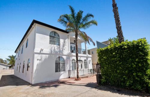 NoHo Arts District Apartment | 4 bed 2bath apartment near universal studio hollywood sleep 7