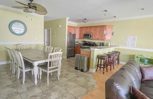 North Wildwood House | 4 BED 3 BATH BEACH BLOCK, 2350+ sq ft Extended Family and Friends Rental