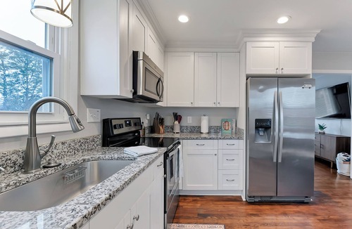 Norfolk House | 4-Bed Family Retreat Game Room Dog Friendly