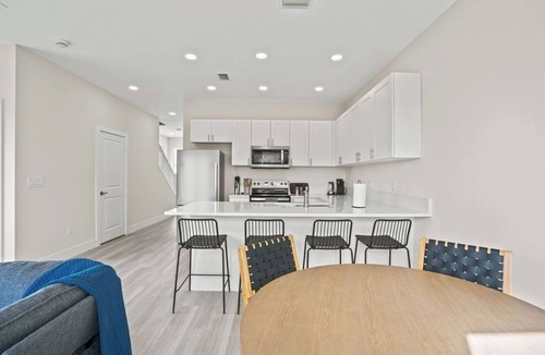 Riviera Beach House | 4 Bed WPB - Home Near 95, Airport, DT & Beaches