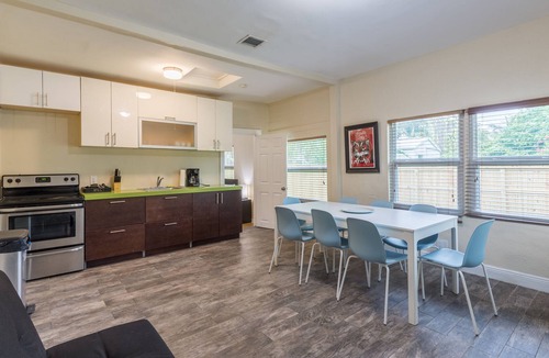 Highland Garden House | 4 Bedroom 3 bath - central to everything. TV in every bedroom, central air. Wifi