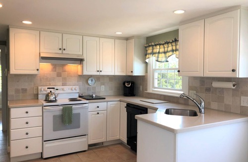 West Dennis House | 4 Bedroom Beach Getaway 1000 feet to the Beach Central A/C