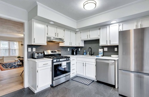 Virginia Beach House | 4 Bedroom Beachside Retreat – High - Speed WiFi Included