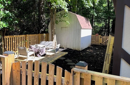 Ocean Pines Ski Chalet | 4-bedroom chalet in lovely Ocean Pines with WiFi, AC