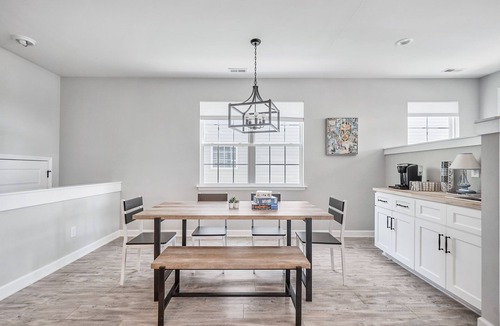 Hampton House | 4 Bedroom Cottage - 5 Minutes from both beaches
