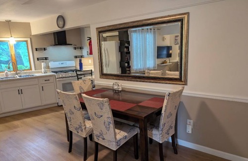 Homerville House | 4-bedroom geodome in beautiful Burbank with AC comfort