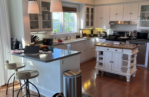 Cambridge House | 4-bedroom historic waterfront farmhouse with pool in Cambridge