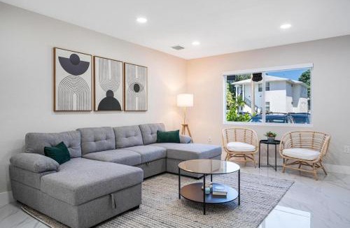 Little Haiti Apartment | 4 Bedroom Holiday Retreat BBQ Marketplace