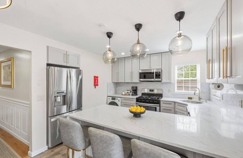 South Side House | 4 Bedroom home , 30 mins to Grand Central, Easy World Cup Access