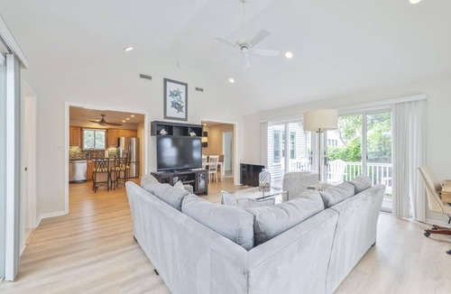 Village Green House | 4 Bedroom House Close to Beach | Pool, Yard & Deck