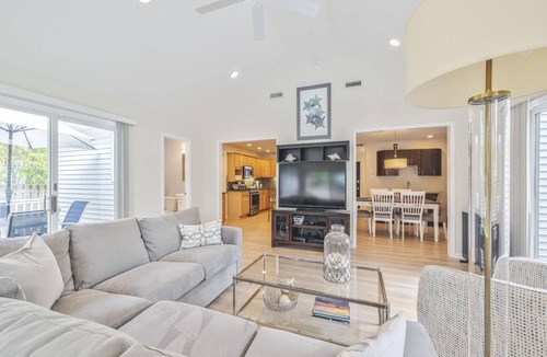Village Green House | 4 Bedroom House Close to Beach | Pool, Yard & Deck