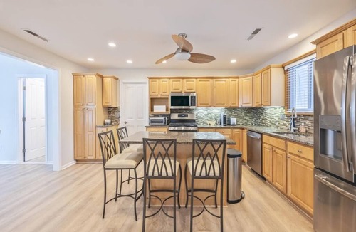 Village Green House | 4 Bedroom House Close to Beach | Pool, Yard & Deck