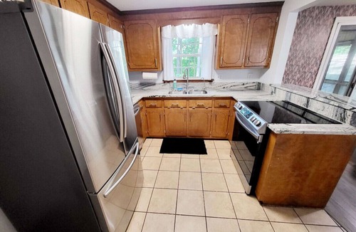 Salisbury House | 4-Bedroom House Close to Beach
