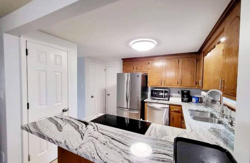 Salisbury House | 4-Bedroom House Close to Beach