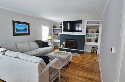 Frontenac House | 4-bedroom house in charming Clayton with river view