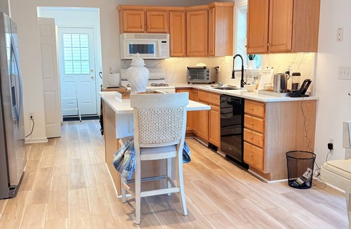 Town Bank House | 4-bedroom RENOVATED house STEPS AWAY FROM BAY. North cape May