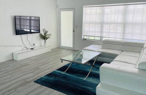 North Miami Apartment | 4 Bedroom Single family 439679 by Houzlet
