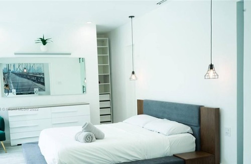 North Miami Apartment | 4 Bedroom Single family 439679 by Houzlet