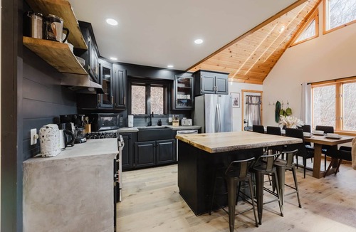 Slatyfork Farm House | 4 Bedroom Snowshoe Cabin: Hot Tub, Cold Plunge, Creek