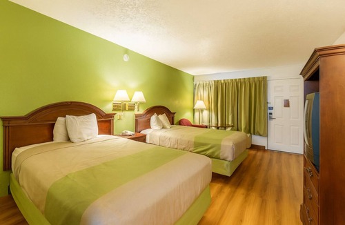 Edgewood Hotel | 4 Efficient Rooms w/Pet-Friendly Policies Near Local Parks