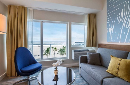 Central Beach Hotel | 4 Family Friendly Units | Near Las Olas Boulevard - 2.2 mi | Outdoor Pool Access